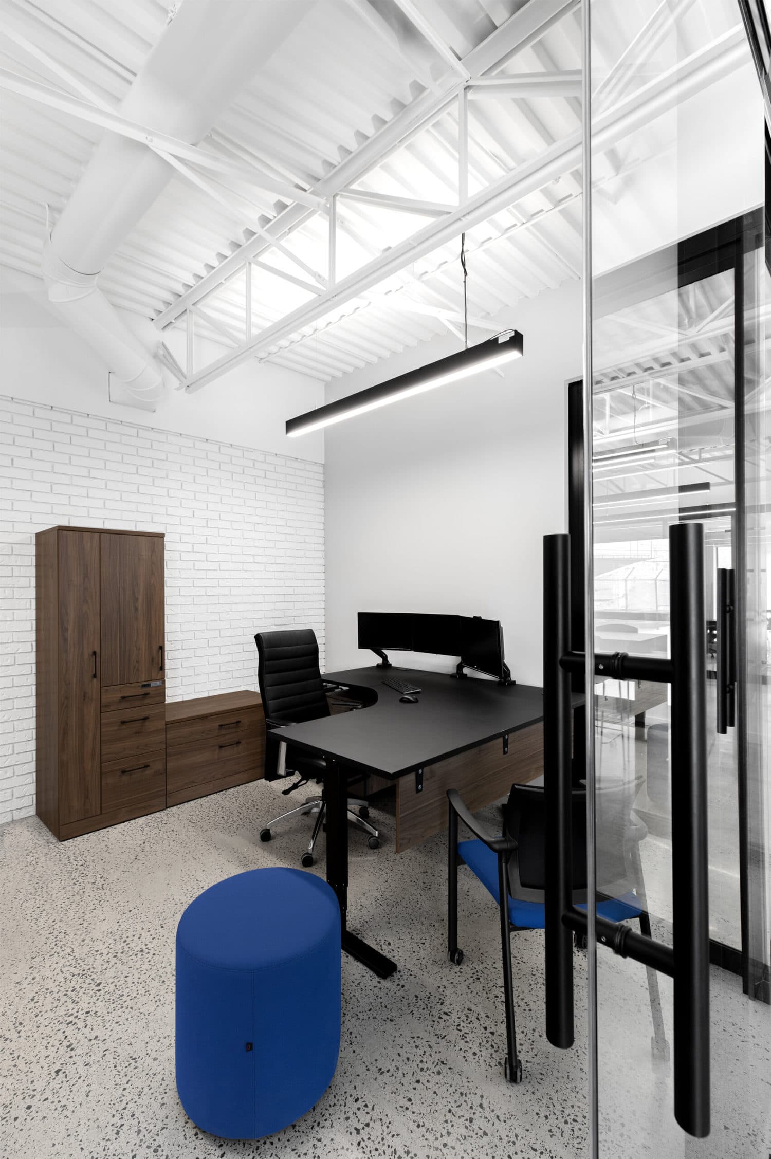 Modern Height Adjustable Office Design
