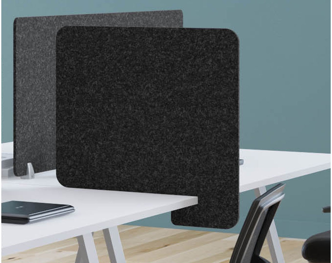 Solitude Desk Surface Nesting Pet Panel